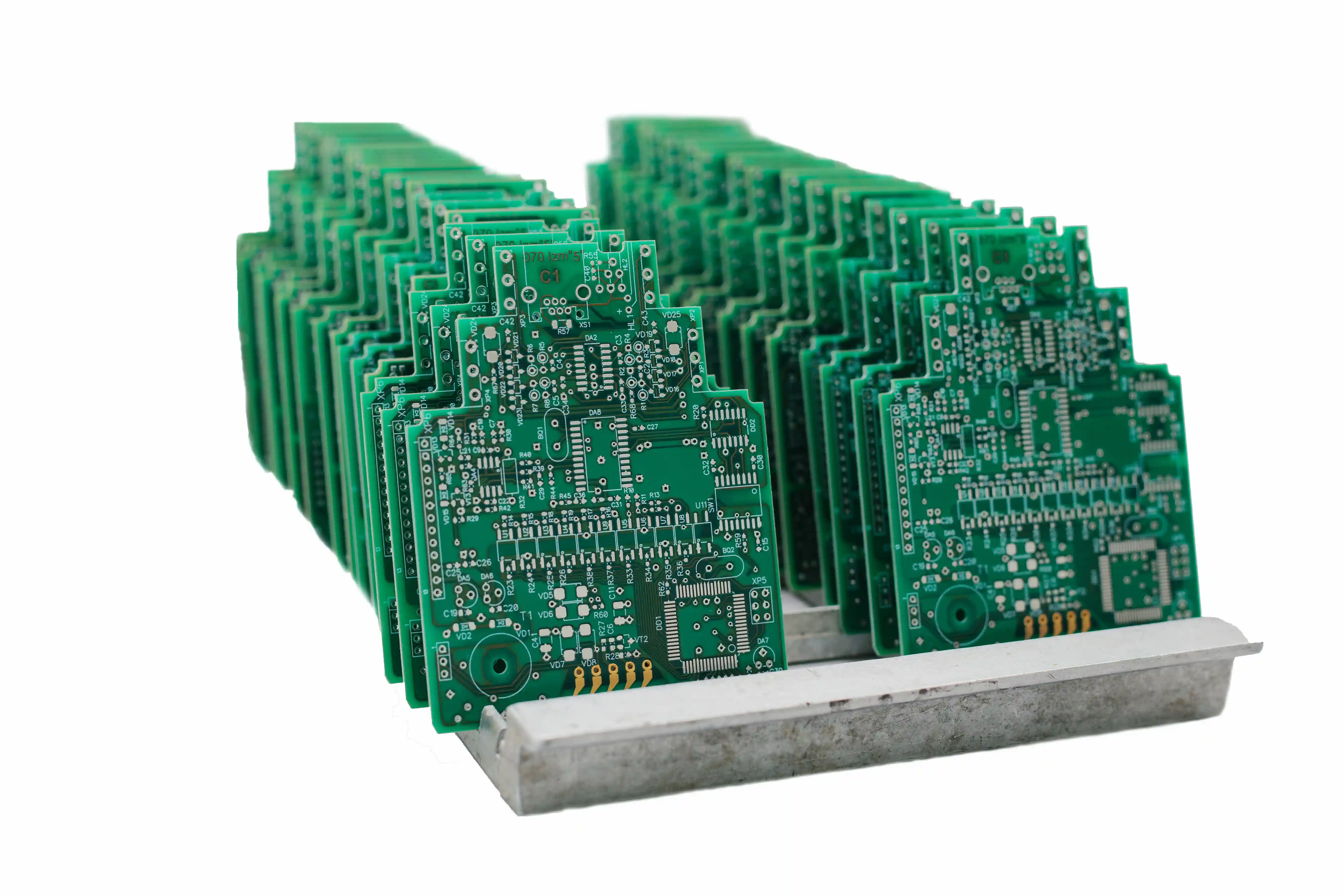 Production de cartes PCB avec attention sur les tolerances de perçage